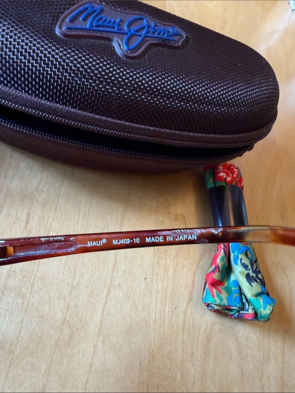 Maui Jim Brown Tortoise Malaga Sunglasses with Brown Case and Floral cloth